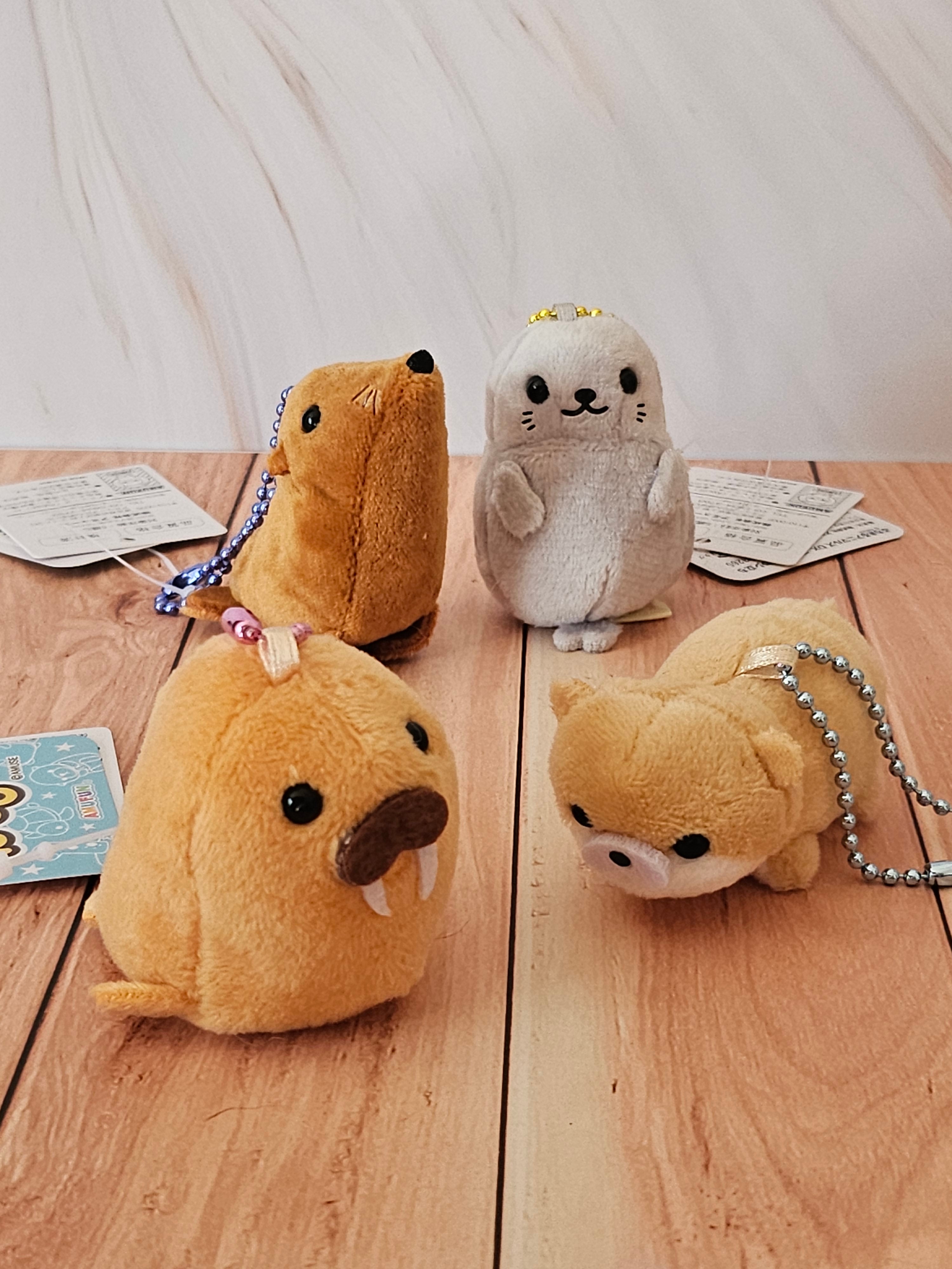 Seals & Co  - Puchimaru - Bean-filled Plush Keychain